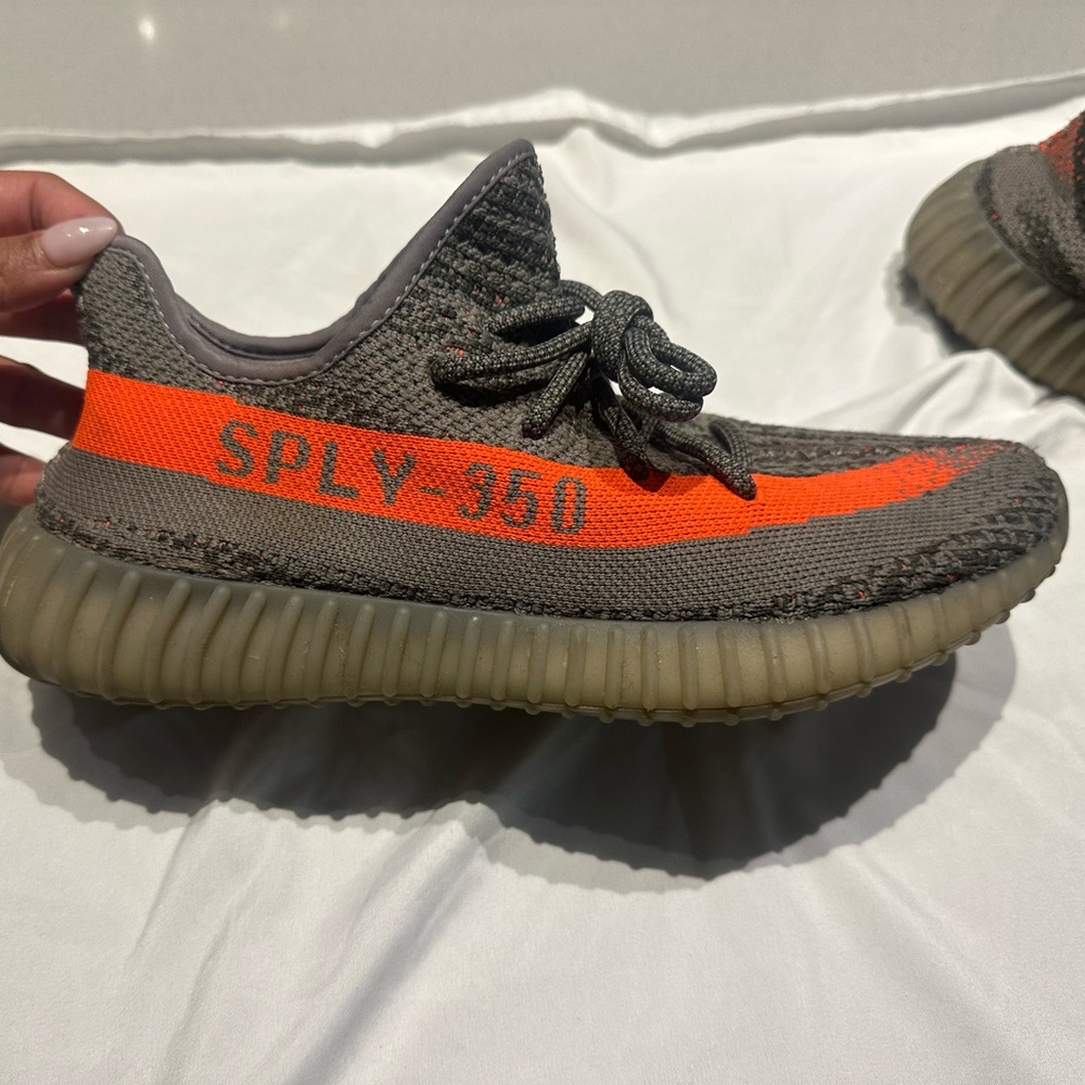 Adidas Yeezy Boost 350 V2 Beluga Reflective
Used shoe with no box 
Size 8mens